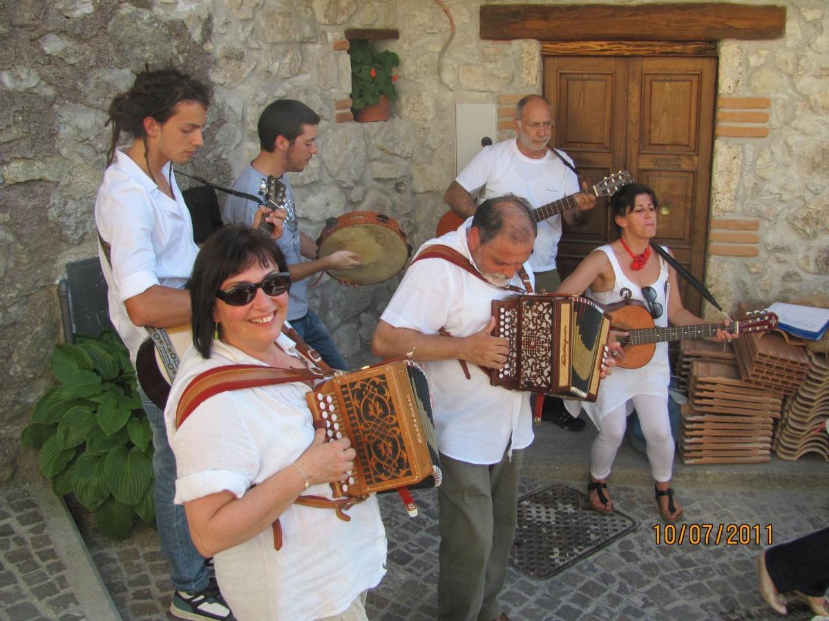 La Bottega Del Fabbro Affitto Breve Vila Contigliano Exterior foto
